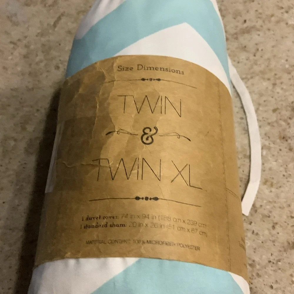 NWT Linens & Hutch Arrow Pattern 2- Piece Microfiber Twin Duvet Cover